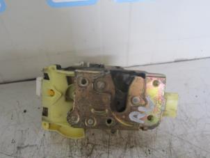 Used Front door lock mechanism 4-door, right Ford Focus 1 1.4 16V Kat. Price € 39,99 Margin scheme offered by A-Team Automotive