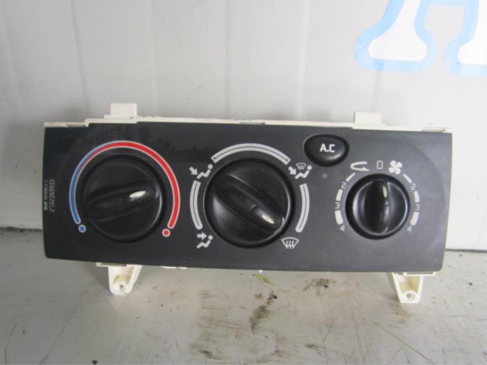 Heater control panel from a Renault Megane Classic (LA) 1.4 16V 2002