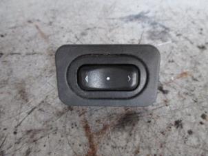 Used Electric window switch Opel Corsa C (F08/68) 1.7 DI 16V Price € 9,99 Margin scheme offered by A-Team Automotive Rotterdam