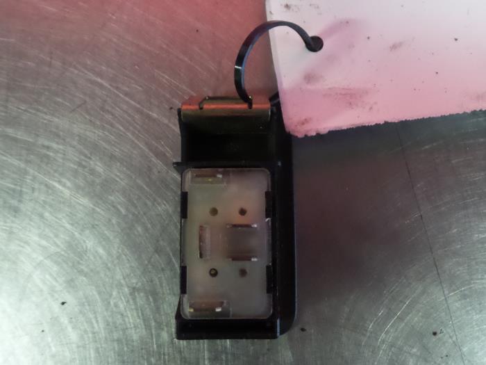 Electric window switch from a Volkswagen Polo 2003