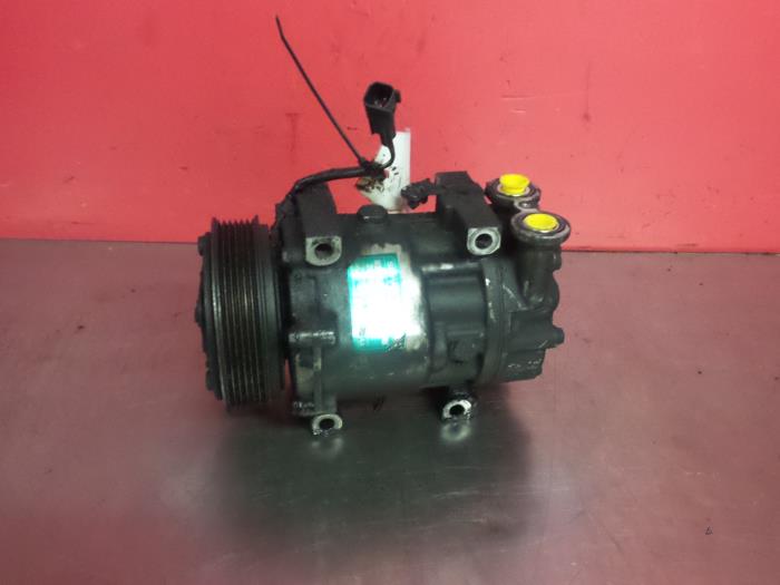 Air conditioning pump from a Ford Fiesta 5 (JD/JH) 1.6 TDCi 16V 2006