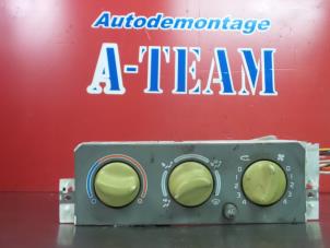 Usados Panel de control de calefacción Renault Twingo (C06) 1.2 Precio € 34,99 Norma de margen ofrecido por A-Team Automotive Rotterdam
