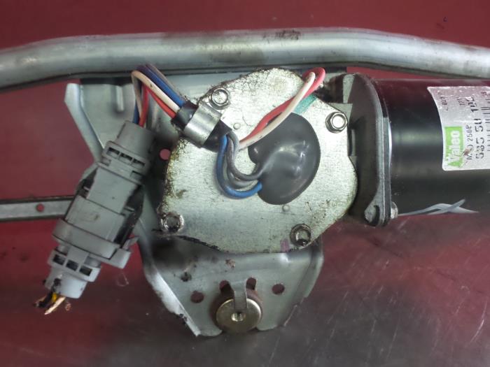 Wiper motor + mechanism from a Renault Kangoo Express (FC) 1.9 D 65 2000
