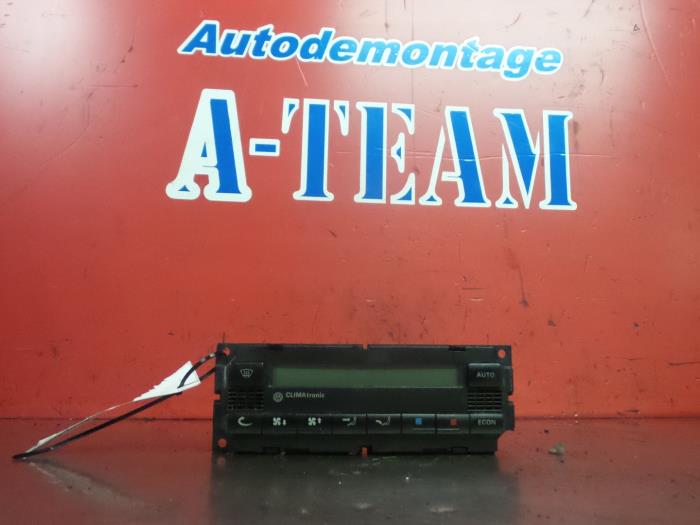 Używane Panel climatronic Volkswagen Bora (1J2) 1.6 16V Cena € 24,99 Procedura marży oferowane przez A-Team Automotive