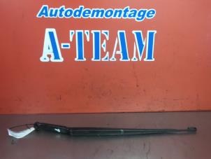 Used Front wiper arm BMW 3 serie (E46/4) 320d 16V Price € 19,99 Margin scheme offered by A-Team Automotive Rotterdam