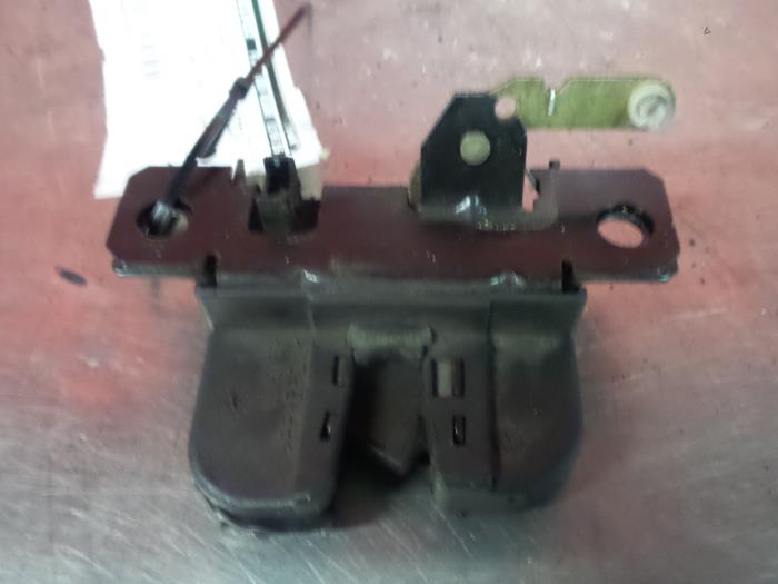 Tailgate lock mechanism from a Volkswagen Golf 2002