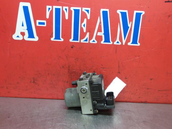 ABS pump from a Fiat Stilo (192A/B) 2.4 20V Abarth 3-Drs. 2002