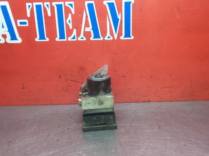 Usagé Bloc ABS Ford Fiesta Prix € 29,99 Règlement à la marge proposé par A-Team Automotive