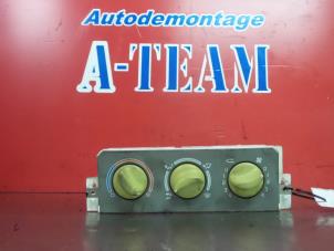 Usados Panel de control de calefacción Renault Twingo (C06) 1.2 Precio € 29,99 Norma de margen ofrecido por A-Team Automotive Rotterdam