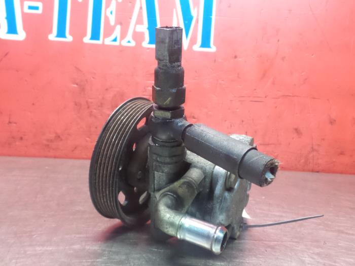 Power steering pump from a Seat Leon (1M1) 1.6 2000
