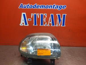 Used Headlight, right Renault Clio Price € 24,99 Margin scheme offered by A-Team Automotive Rotterdam