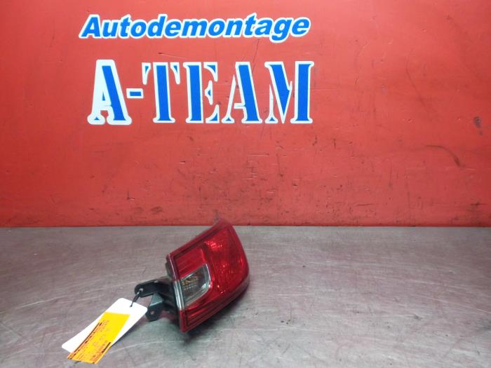 Taillight, right from a Renault Clio IV (5R) 1.5 Energy dCi 90 FAP 2013