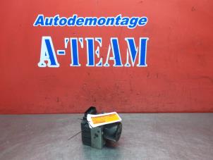 Usagé Pompe ABS Renault Twingo (C06) 1.2 16V Prix € 49,99 Règlement à la marge proposé par A-Team Automotive Rotterdam