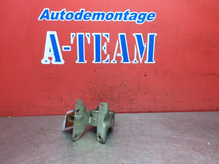 Engine mount from a Rover 75 2.0 V6 24V Classic 2002