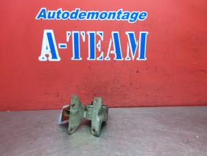 Engine mount from a Rover 75 2.0 V6 24V Classic 2002