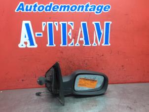 Used Wing mirror, right Renault Clio III (BR/CR) 1.5 dCi 70 Price € 29,99 Margin scheme offered by A-Team Automotive Rotterdam