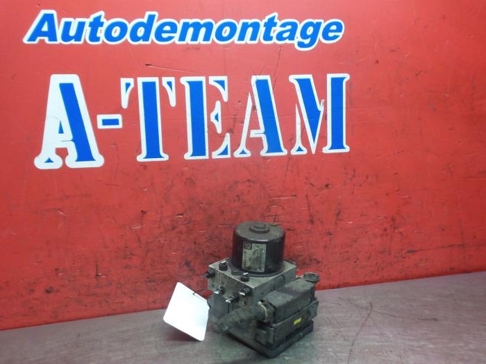 ABS pump from a Volkswagen Golf IV (1J1) 1.9 TDI 100 2003