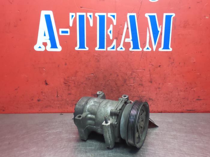 Air conditioning pump from a Renault Clio II Societe (SB) 1.5 dCi 65 2002