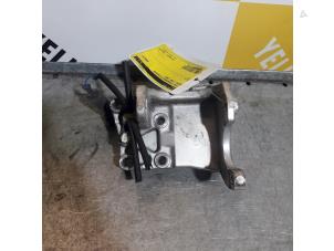 Używane Wspornik pompy wspomagania kierownicy Suzuki Liana (ERC/ERD/RH4) 1.6 MPi 16V Cena € 25,00 Procedura marży oferowane przez Yellow Parts