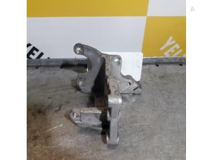 Używane Wspornik pompy wspomagania kierownicy Suzuki Liana (ERC/ERD/RH4) 1.6 MPi 16V Cena € 25,00 Procedura marży oferowane przez Yellow Parts