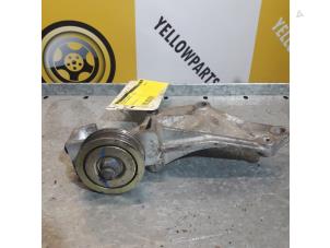 Usagé Support pompe clim Suzuki Wagon-R+ (RB) 1.3 16V Prix € 25,00 Règlement à la marge proposé par Yellow Parts