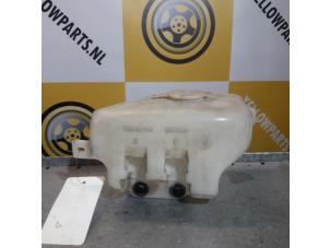 Used Front windscreen washer reservoir Suzuki Vitara (ET/FT/TA) 1.6 Price € 15,00 Margin scheme offered by Yellow Parts