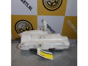 Usagé Réservoir lave-glace avant Suzuki Ignis (FH) 1.3 16V Prix € 20,00 Règlement à la marge proposé par Yellow Parts