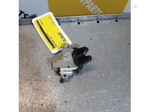 Usados Mecanismo de cierre de maletero Suzuki Liana (ERA/ERB/RH4) 1.6 MPi 16V Precio € 35,00 Norma de margen ofrecido por Yellow Parts