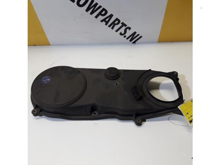 Usagé Couvercle de distribution Suzuki Alto (SH410) 1.0 GA,GL MPi Prix € 15,00 Règlement à la marge proposé par Yellow Parts