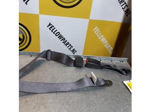 Usagé Ceinture de sécurité arrière centre Suzuki Liana (ERC/ERD/RH4) 1.6 MPi 16V Prix € 20,00 Règlement à la marge proposé par Yellow Parts