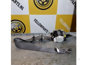 Używane Napinacz pasa bezpieczenstwa prawy Suzuki Alto (RF410) 1.1 16V Cena € 35,00 Procedura marży oferowane przez Yellow Parts