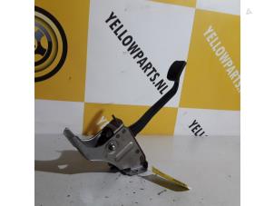 Usagé Pédale embrayage Suzuki Alto (RF410) 1.1 16V Prix € 20,00 Règlement à la marge proposé par Yellow Parts