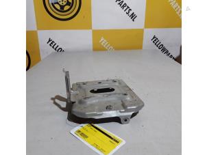 Usagé Boîtier de batterie Suzuki New Ignis (MH) 1.5 16V Prix € 20,00 Règlement à la marge proposé par Yellow Parts