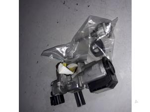 Usagé Kit serrure cylindre (complet) Suzuki Swift (ZA/ZC/ZD) 1.2 16V Prix € 70,00 Règlement à la marge proposé par Yellow Parts