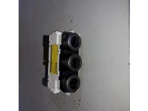 Używane Panel sterowania klimatyzacji Suzuki Liana (ERC/ERD/RH4) 1.6 MPi 16V Cena € 40,00 Procedura marży oferowane przez Yellow Parts