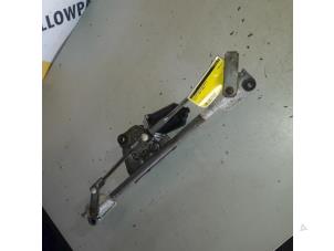 Usagé Moteur + mécanisme d'essuie glace Suzuki Liana (ERC/ERD/RH4) 1.6 MPi 16V Prix € 49,00 Règlement à la marge proposé par Yellow Parts