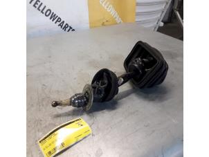 Usados Palanca de cambios Suzuki Jimny Softtop 1.3i 16V 4x4 Precio € 30,00 Norma de margen ofrecido por Yellow Parts