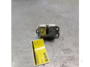 Gebrauchte Schließmechanik Heckklappe Suzuki Alto (GF) 1.0 12V Preis € 15,00 Margenregelung angeboten von Yellow Parts