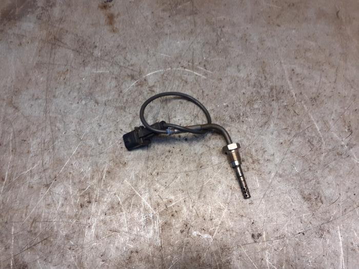 Auspuff Temperatursensor van een Suzuki SX4 (EY/GY) 1.9 DDiS 2007