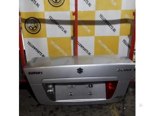 Usados Cubierta de maletero Suzuki Liana (ERA/ERB/RH4) 1.6 MPi 16V Precio € 60,00 Norma de margen ofrecido por Yellow Parts