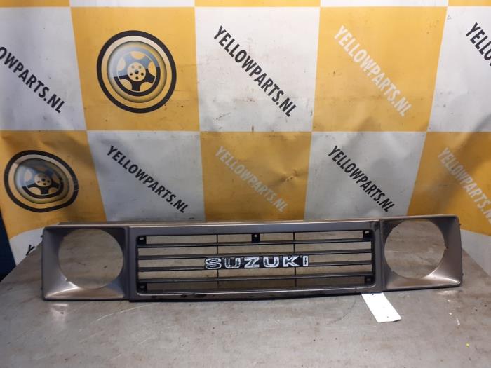 Gebrauchte Grill Suzuki SJ 413 413,QJX 4x4 Preis € 70,00 Margenregelung angeboten von Yellow Parts