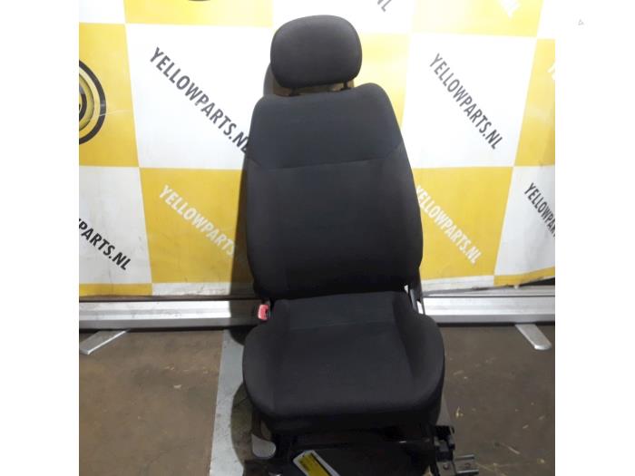 Seat, left from a Suzuki Ignis 2006