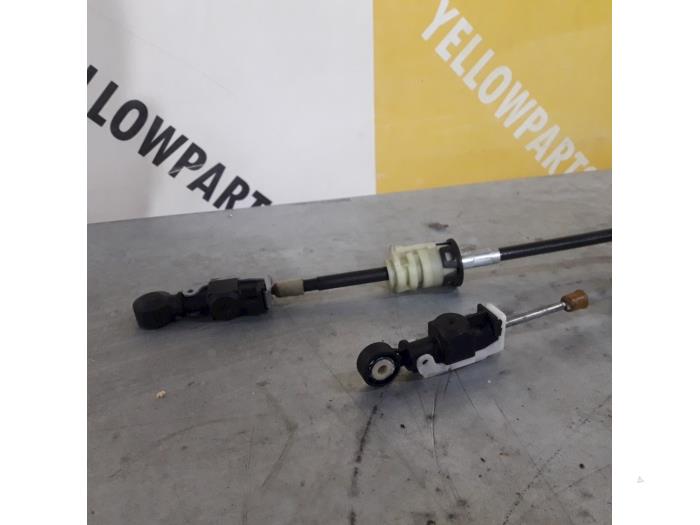 Gearbox shift cable from a Suzuki Wagon-R+ (RB) 1.2 16V 2007