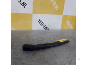 Usagé Bras essuie-glace arrière Suzuki Swift (ZA/ZC/ZD) 1.2 16V Prix € 15,00 Règlement à la marge proposé par Yellow Parts