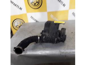 Używane Obudowa filtra powietrza Suzuki Baleno (GC/GD) 1.6 16V Cena € 35,00 Procedura marży oferowane przez Yellow Parts