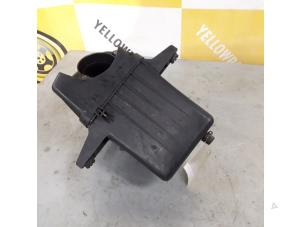 Używane Obudowa filtra powietrza Suzuki Grand Vitara I (FT/GT/HT) 2.0 TDI Cena € 30,00 Procedura marży oferowane przez Yellow Parts