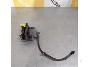Usagé Etrier de frein (pince) avant droit Suzuki Alto (GF) 1.0 12V Prix € 30,00 Règlement à la marge proposé par Yellow Parts