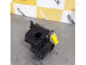 Używane Obudowa filtra powietrza Suzuki Baleno (GC/GD) 1.6 16V Cena € 30,00 Procedura marży oferowane przez Yellow Parts