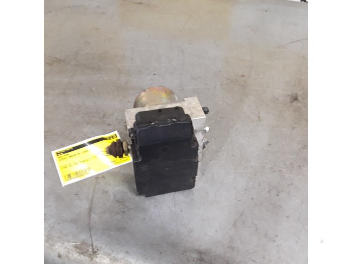 Usagé Pompe ABS Suzuki Wagon-R+ (RB) 1.3 16V Prix € 79,00 Règlement à la marge proposé par Yellow Parts