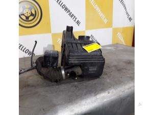 Używane Obudowa filtra powietrza Suzuki Grand Vitara II (JT) 2.0 16V Cena € 50,00 Procedura marży oferowane przez Yellow Parts